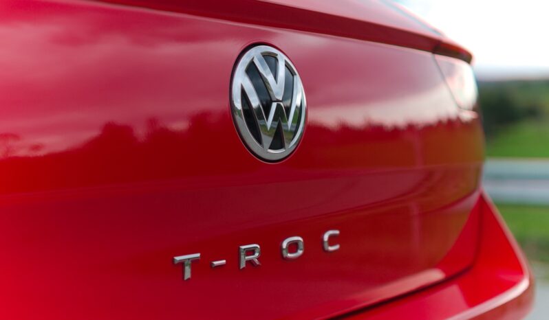 
								Volkswagen T-ROC full									