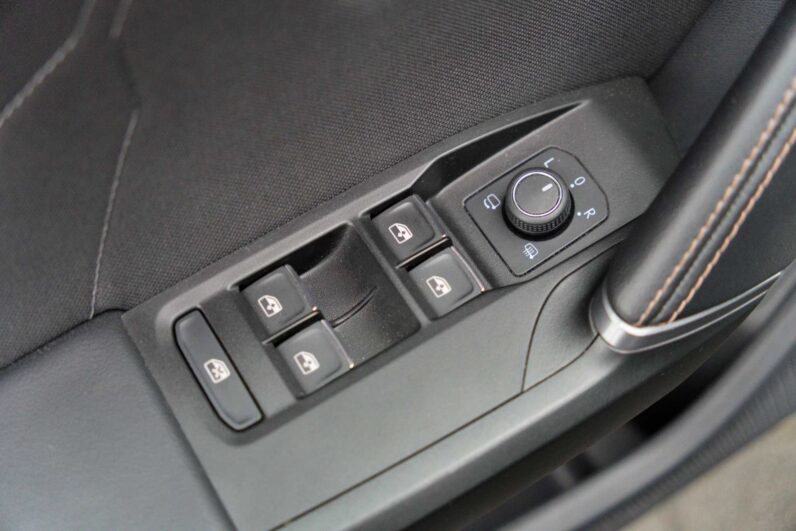 
								Cupra Formentor full									