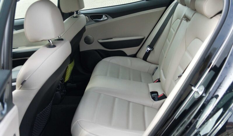 
								Kia Stinger full									
