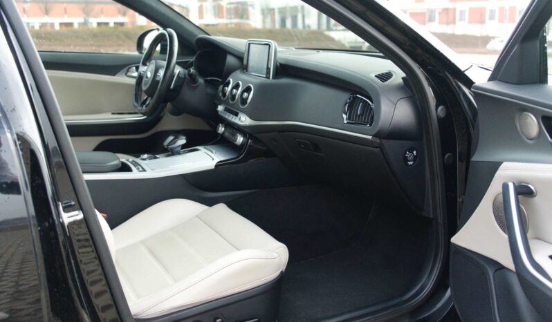 
								Kia Stinger full									