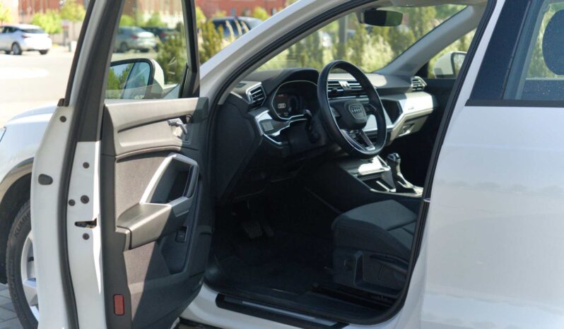 
								Audi Q3 full									