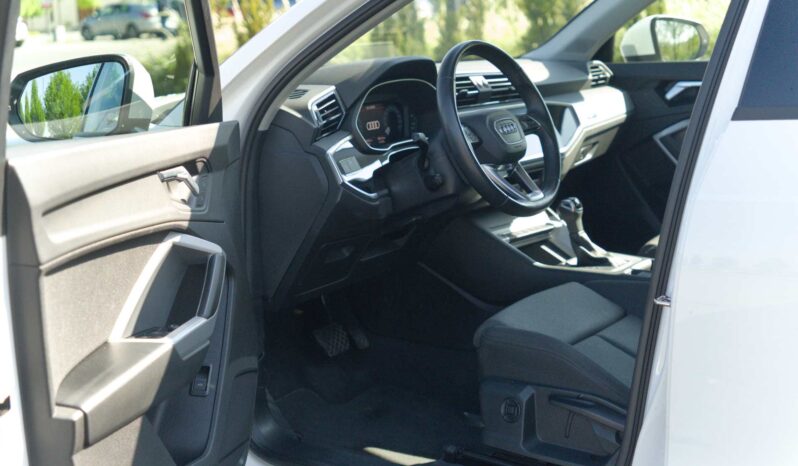 
								Audi Q3 full									