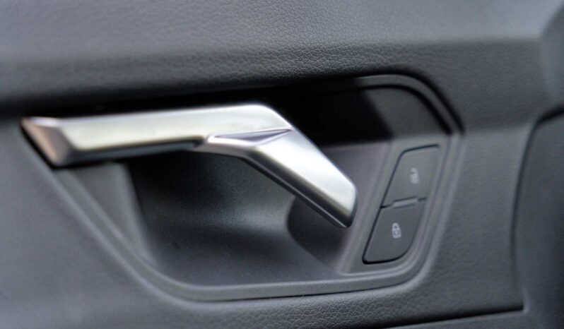 
								Audi Q3 full									