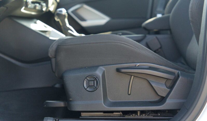 
								Audi Q3 full									
