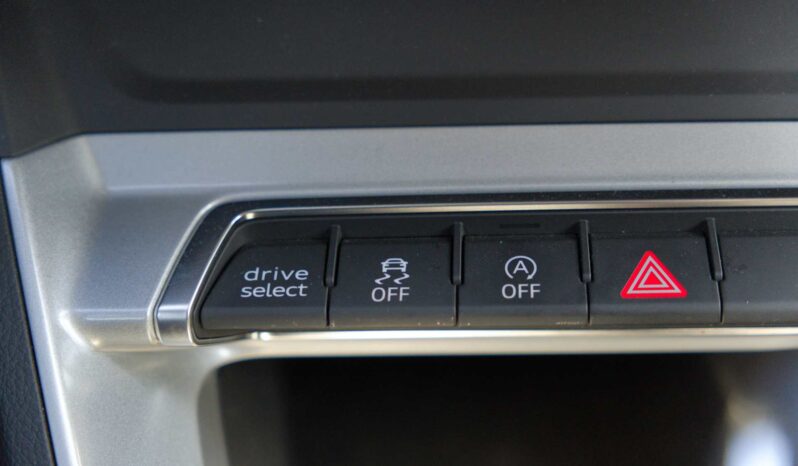 
								Audi Q3 full									