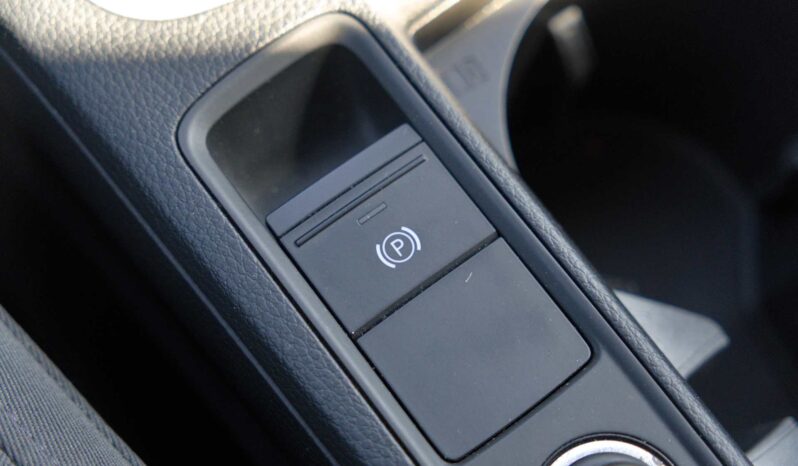 
								Audi Q3 full									