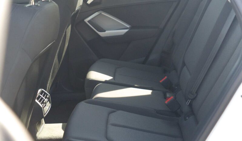 
								Audi Q3 full									