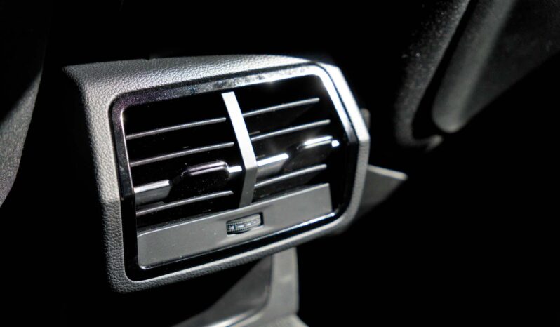 
								Audi Q3 full									