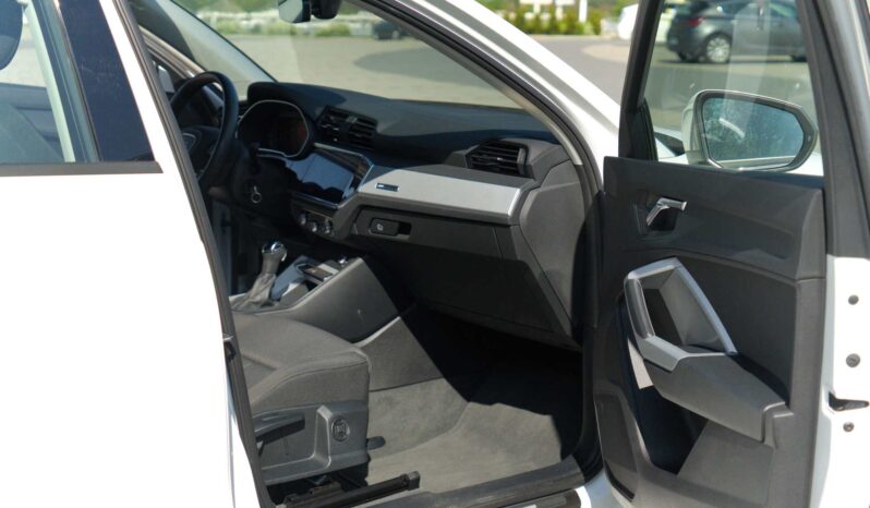 
								Audi Q3 full									