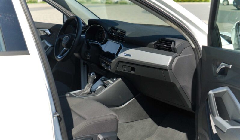 
								Audi Q3 full									