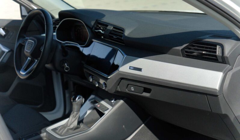 
								Audi Q3 full									