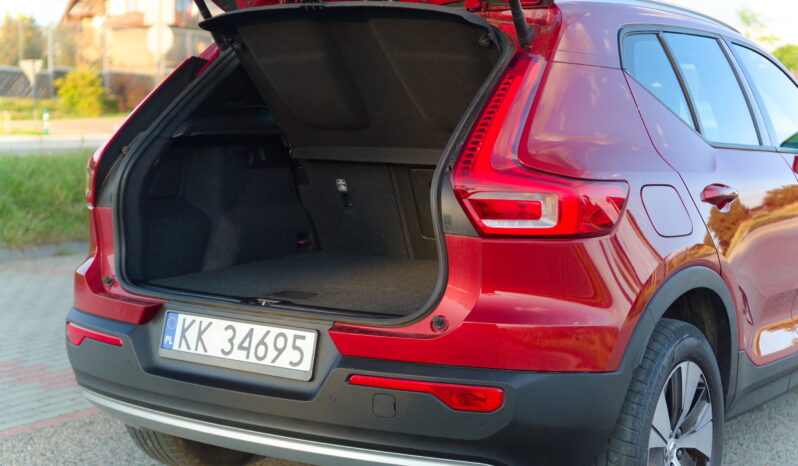 
								Volvo XC-40 full									