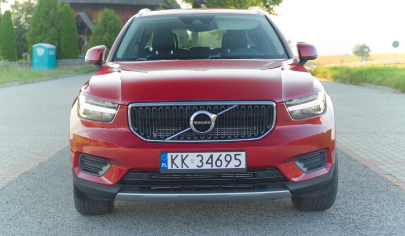 
								Volvo XC-40 full									