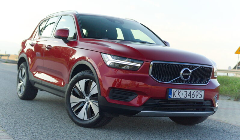 
								Volvo XC-40 full									