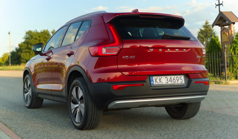 
								Volvo XC-40 full									