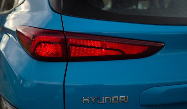 
								Hyundai Kona full									