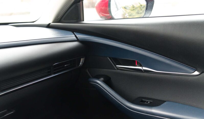 
								Mazda CX-30 full									