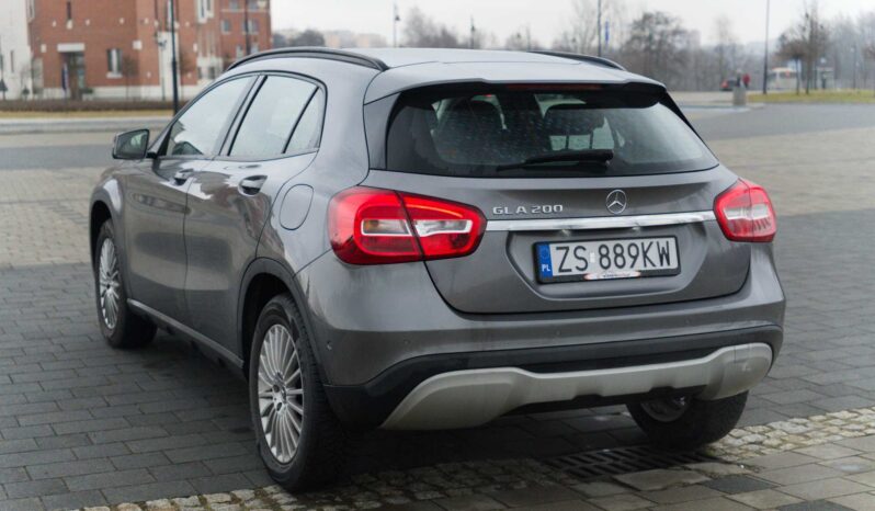 
								Mercedes-Benz GLA full									