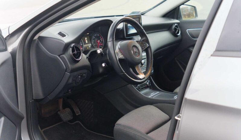 
								Mercedes-Benz GLA full									