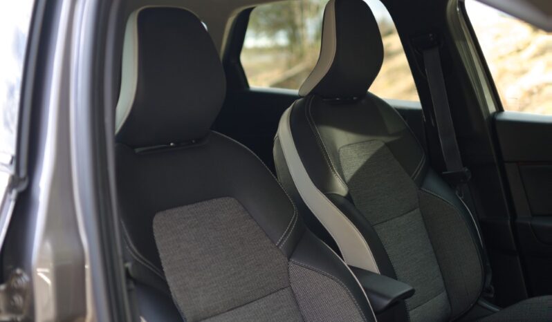 
								Renault Captur full									