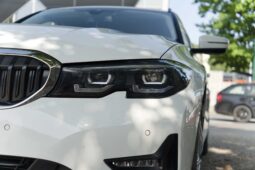 
										BMW 330e full									