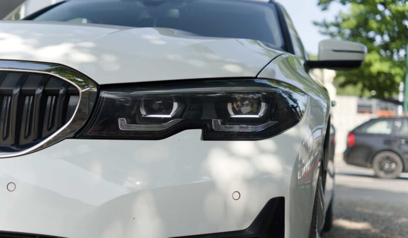 
								BMW 330e full									