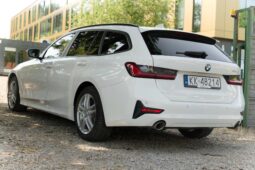 
										BMW 330e full									