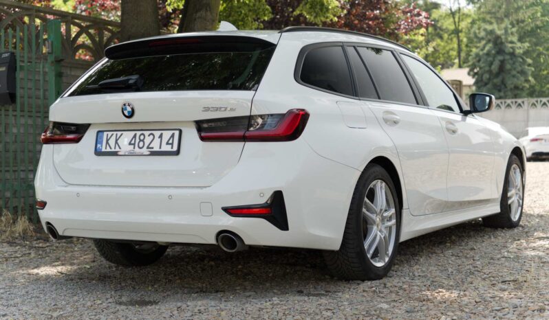 
								BMW 330e full									