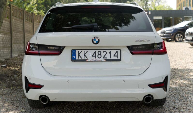 
								BMW 330e full									