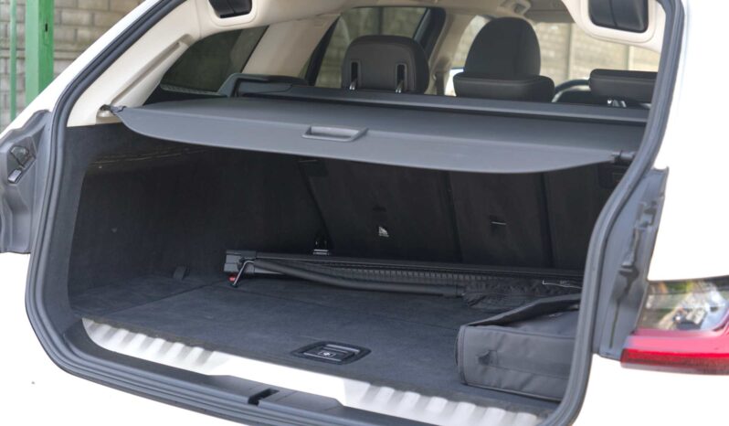 
								BMW 330e full									