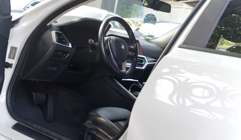 
								BMW 330e full									