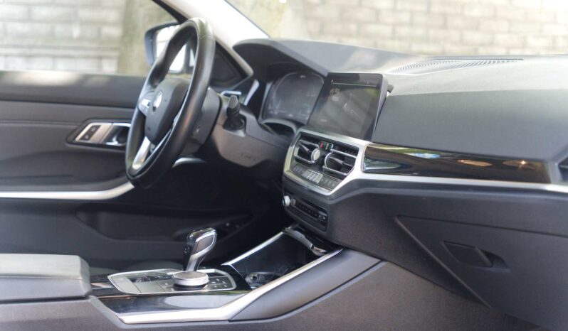 
								BMW 330e full									