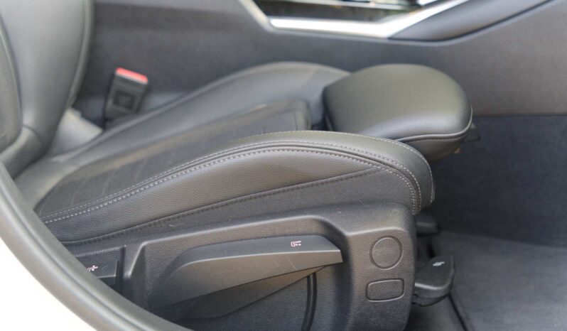 
								BMW 330e full									