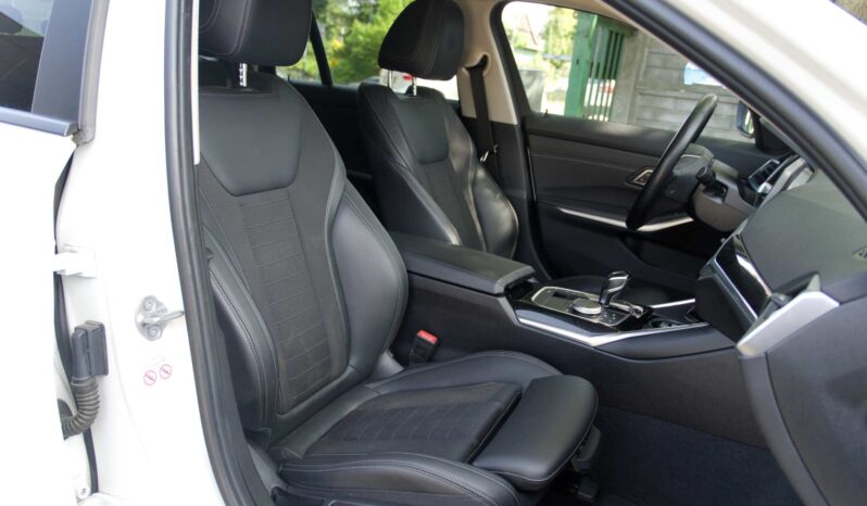 
								BMW 330e full									