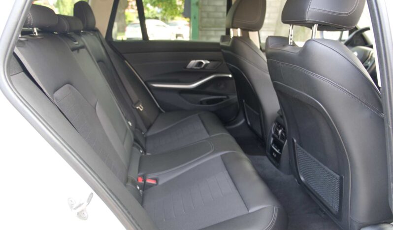 
								BMW 330e full									