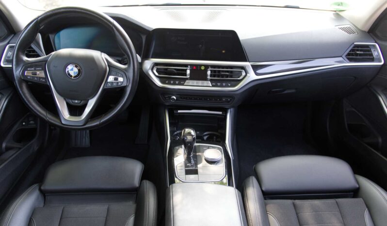 
								BMW 330e full									