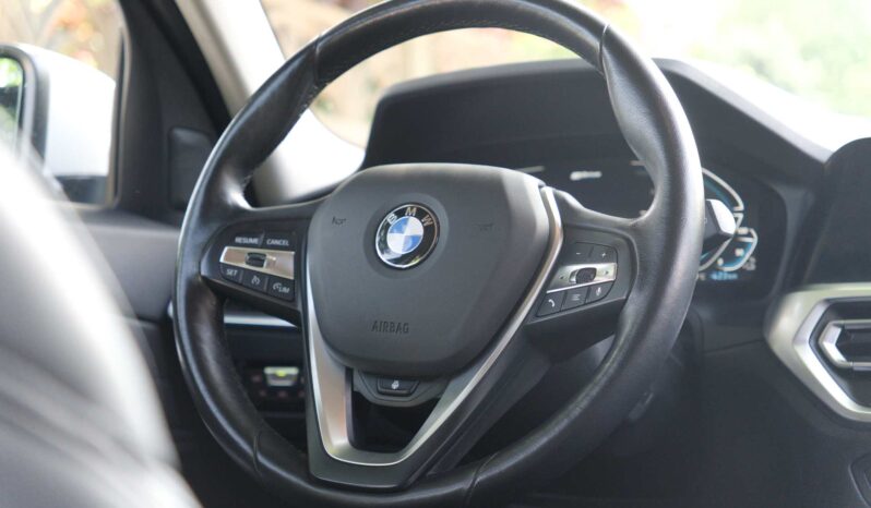 
								BMW 330e full									