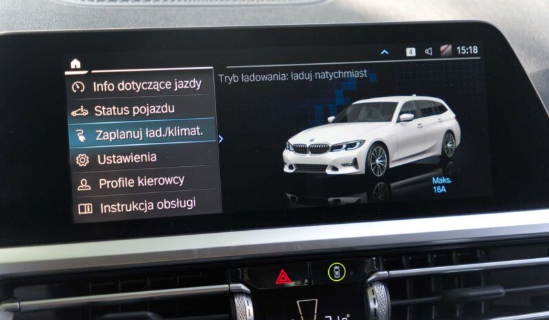 
								BMW 330e full									
