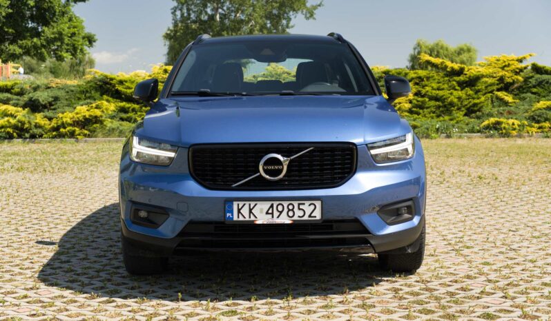 
								Volvo XC-40 full									