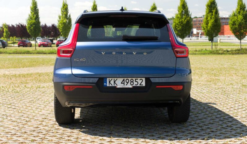
								Volvo XC-40 full									
