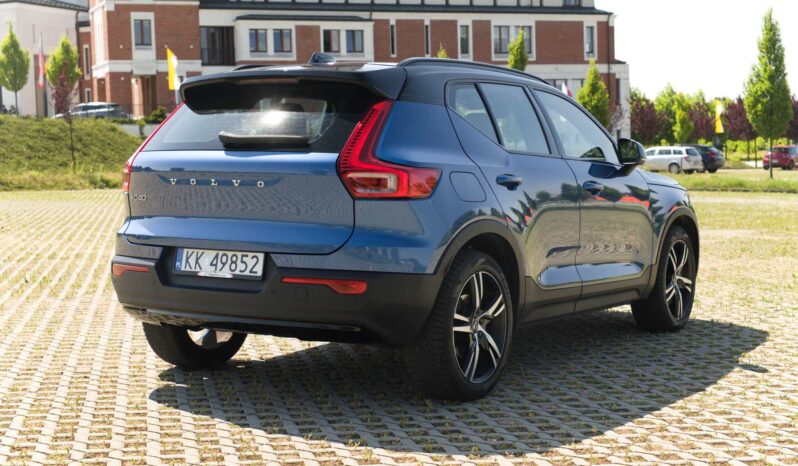 
								Volvo XC-40 full									