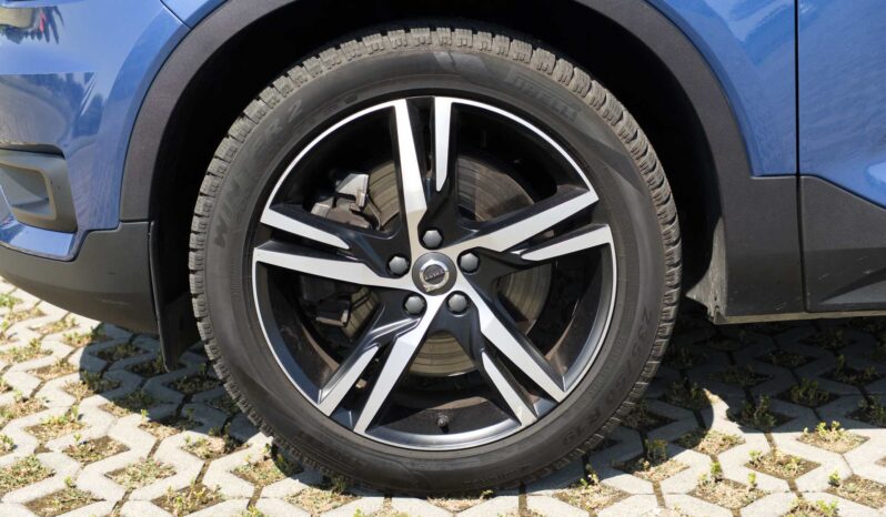 
								Volvo XC-40 full									