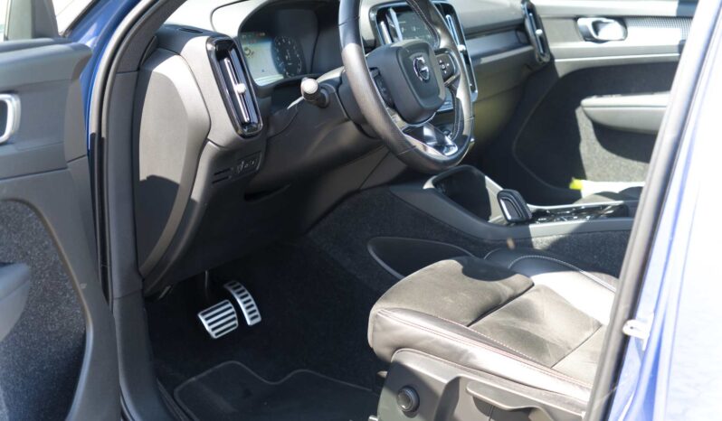 
								Volvo XC-40 full									