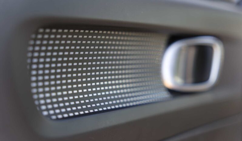 
								Volvo XC-40 full									
