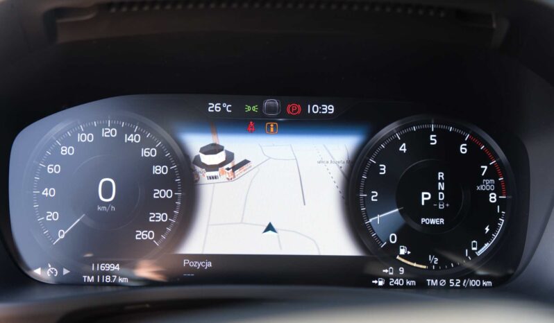 
								Volvo XC-40 full									