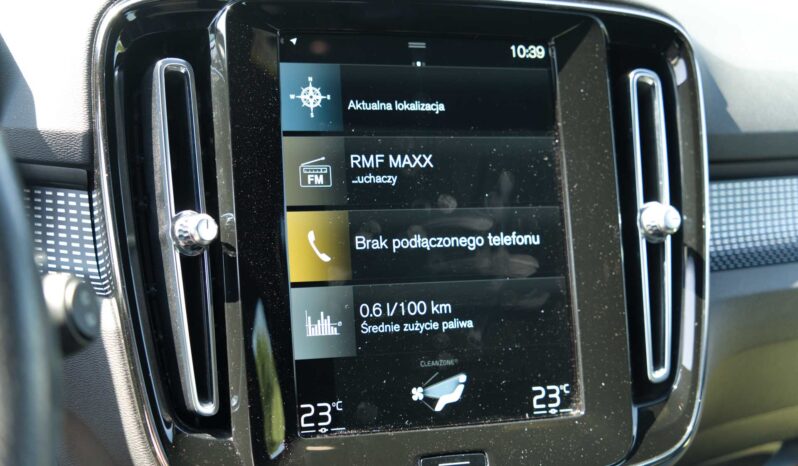 
								Volvo XC-40 full									