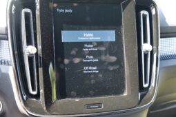 
										Volvo XC-40 full									