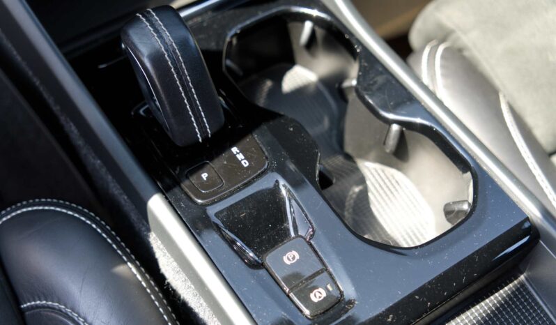 
								Volvo XC-40 full									