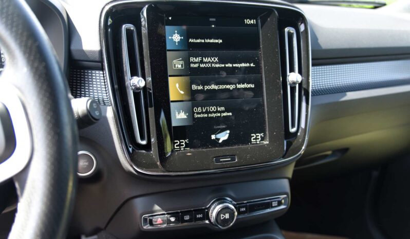 
								Volvo XC-40 full									