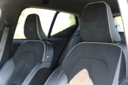 
										Volvo XC-40 full									